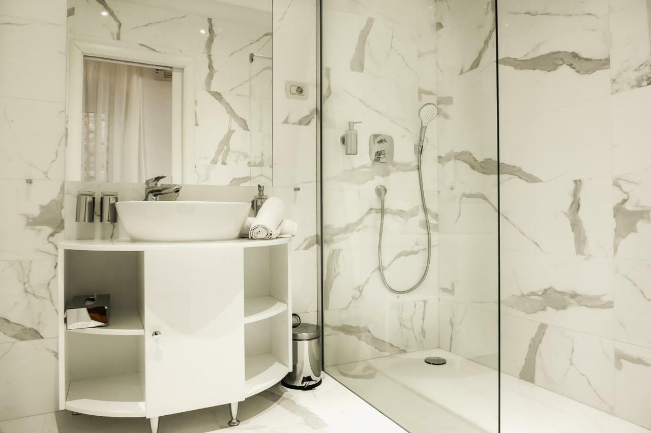 Old Square Studio Apartment สปลิท ภายนอก รูปภาพ