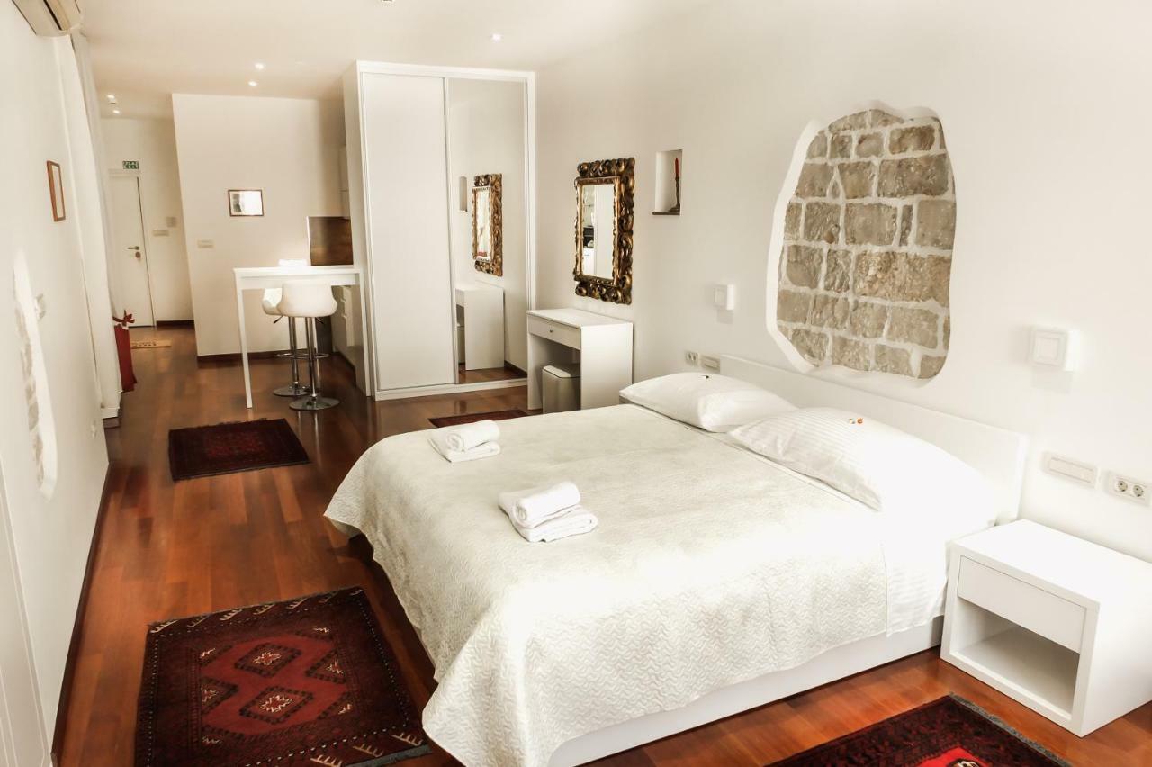 Old Square Studio Apartment สปลิท ภายนอก รูปภาพ