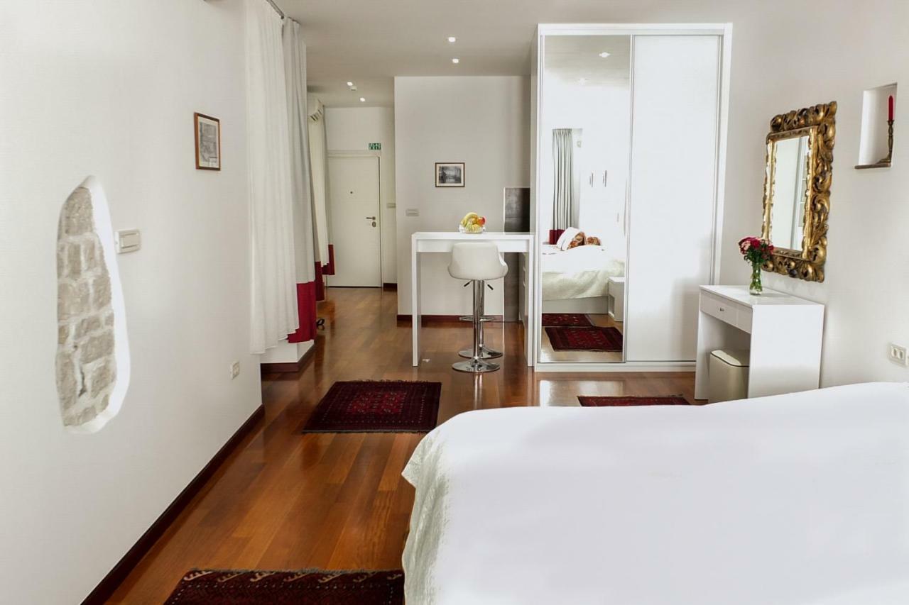 Old Square Studio Apartment สปลิท ภายนอก รูปภาพ