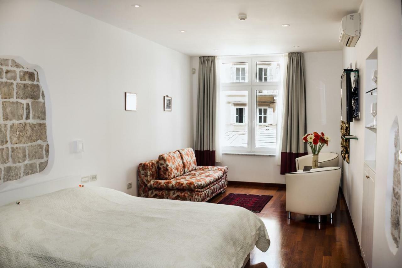 Old Square Studio Apartment สปลิท ภายนอก รูปภาพ
