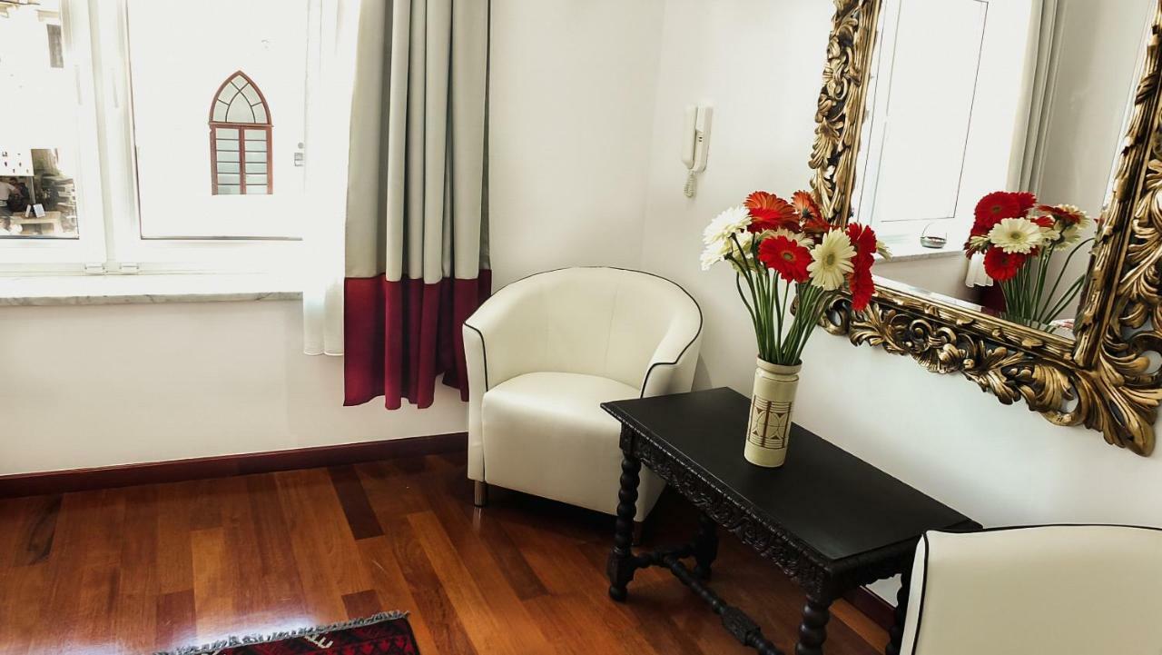 Old Square Studio Apartment สปลิท ภายนอก รูปภาพ