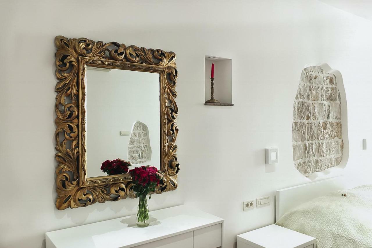 Old Square Studio Apartment สปลิท ภายนอก รูปภาพ