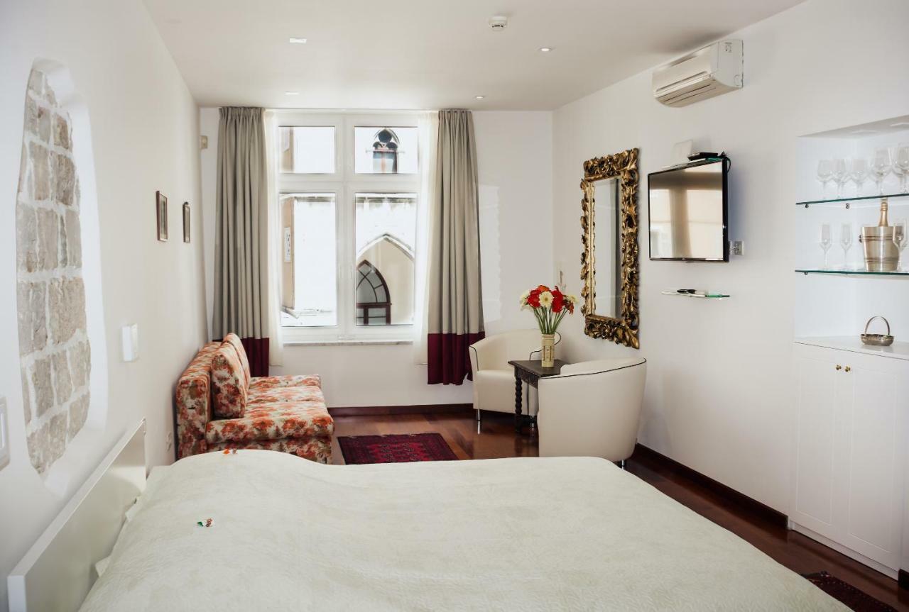 Old Square Studio Apartment สปลิท ภายนอก รูปภาพ