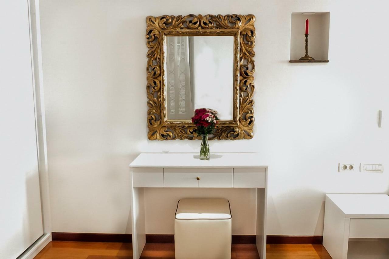 Old Square Studio Apartment สปลิท ภายนอก รูปภาพ